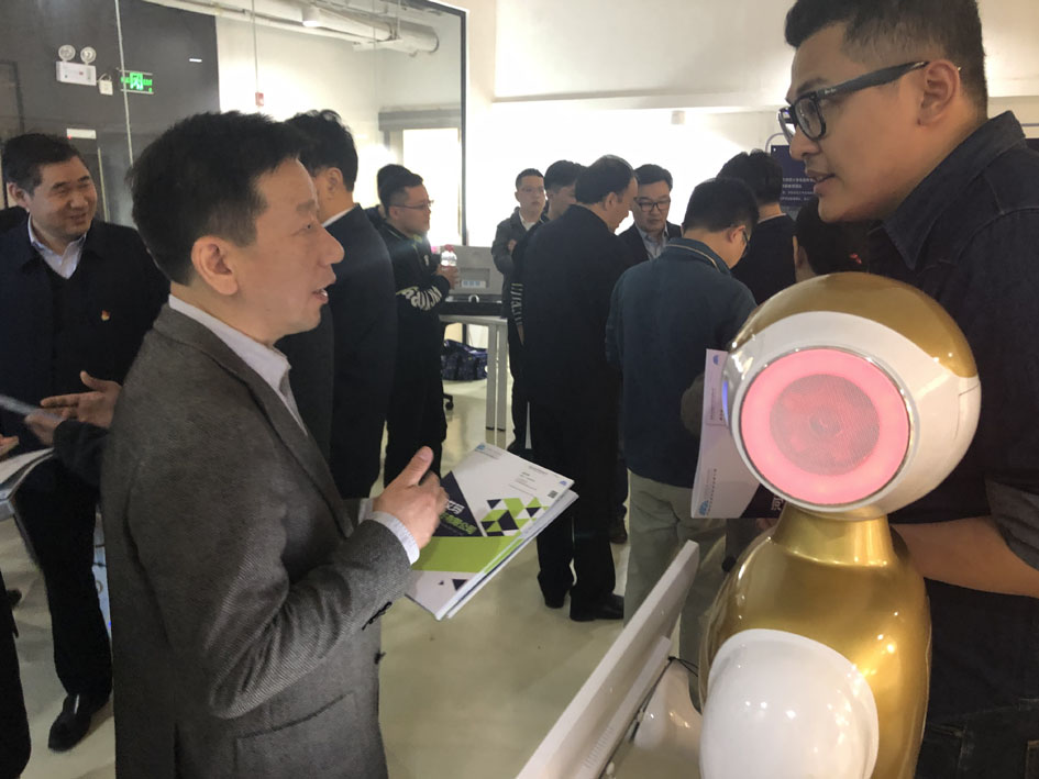 市科技局局长夏扬听取袁东来汇报